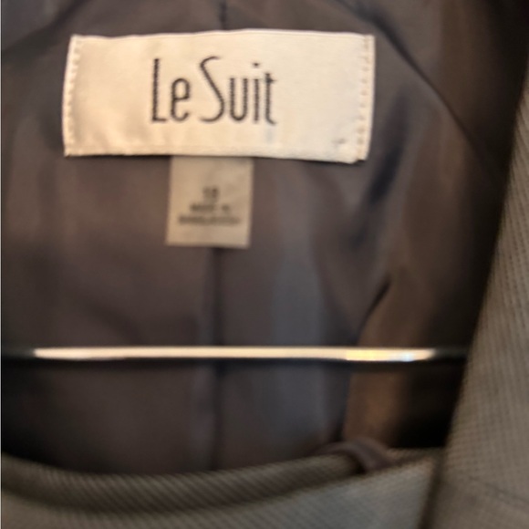 Lesuit 2pc Notch Collar suit - Picture 5 of 7